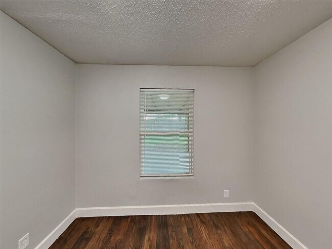 Building Photo - 3 BR/1.5BA | Renovated Single Family Home | 1-Car Garage | Gated backyard