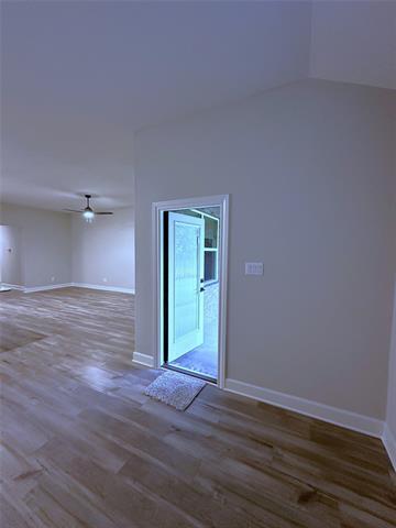 Building Photo - 2024 Brentwood Dr