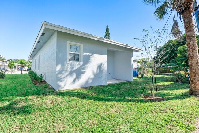 Building Photo - 1573 W 16th St