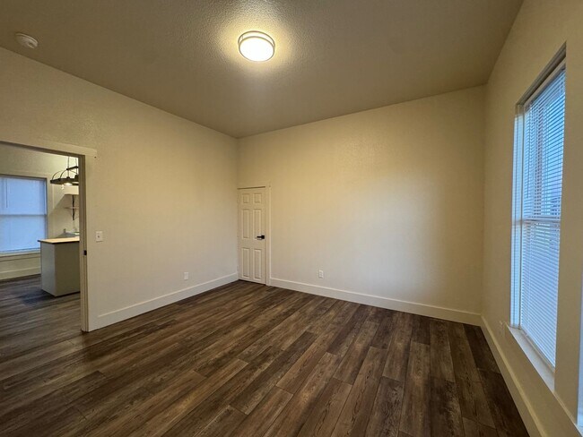 Building Photo - 1627 Pine St