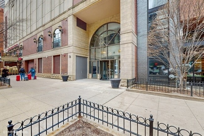 Building Photo - 630 N State St