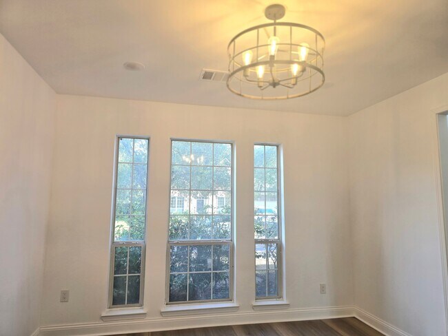 Building Photo - 20315 Lakeland Falls Dr