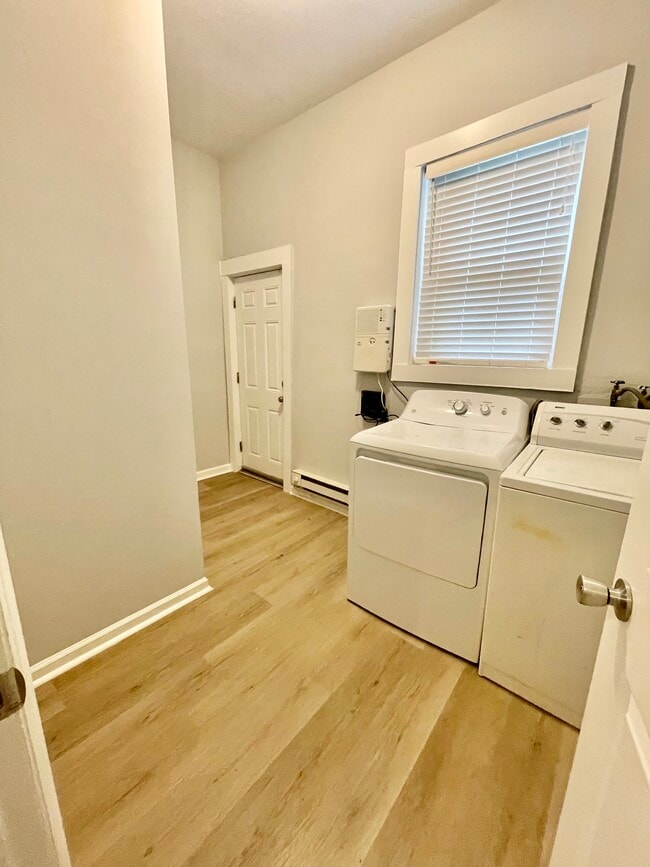 Building Photo - 5215 Cedar Ave