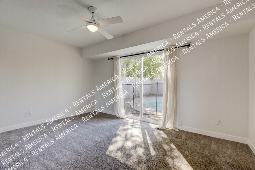 Building Photo - 819 W Ross Ave