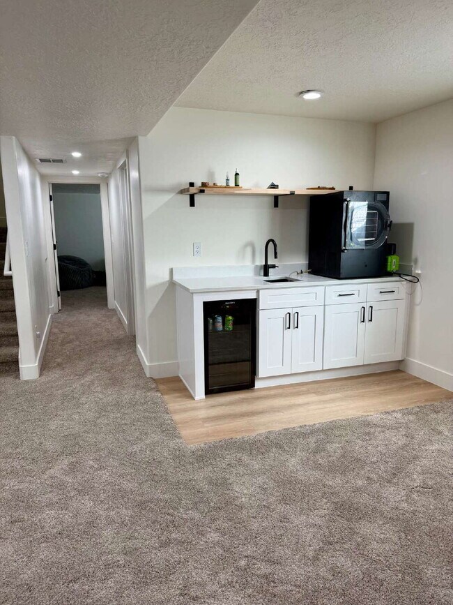 Building Photo - 623 S Jubilee Dr