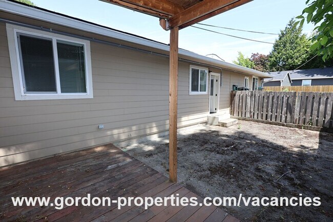 Building Photo - SE Arista Dr - 2 bedroom unit in the heart...