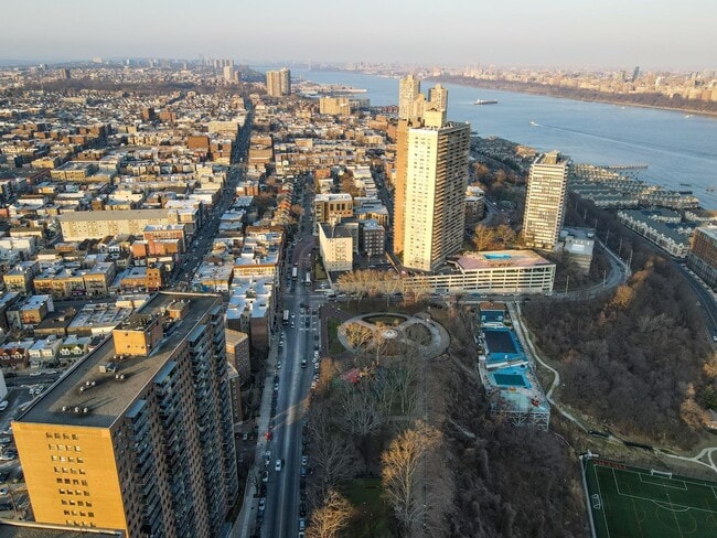 Building Photo - 6040 BLVD E