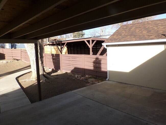 Building Photo - North side 3 Bedroom & 1 Bath Home w/ Carp...