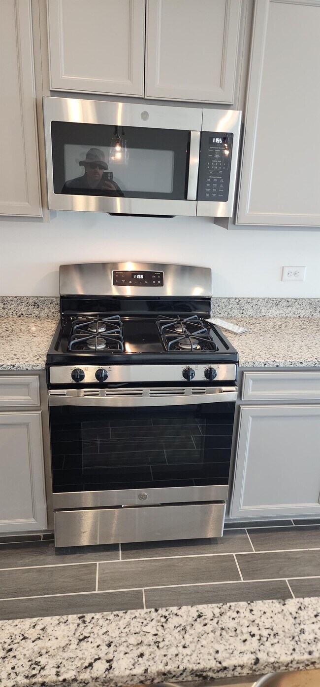 Building Photo - 7822 S Wolf Creek Dr