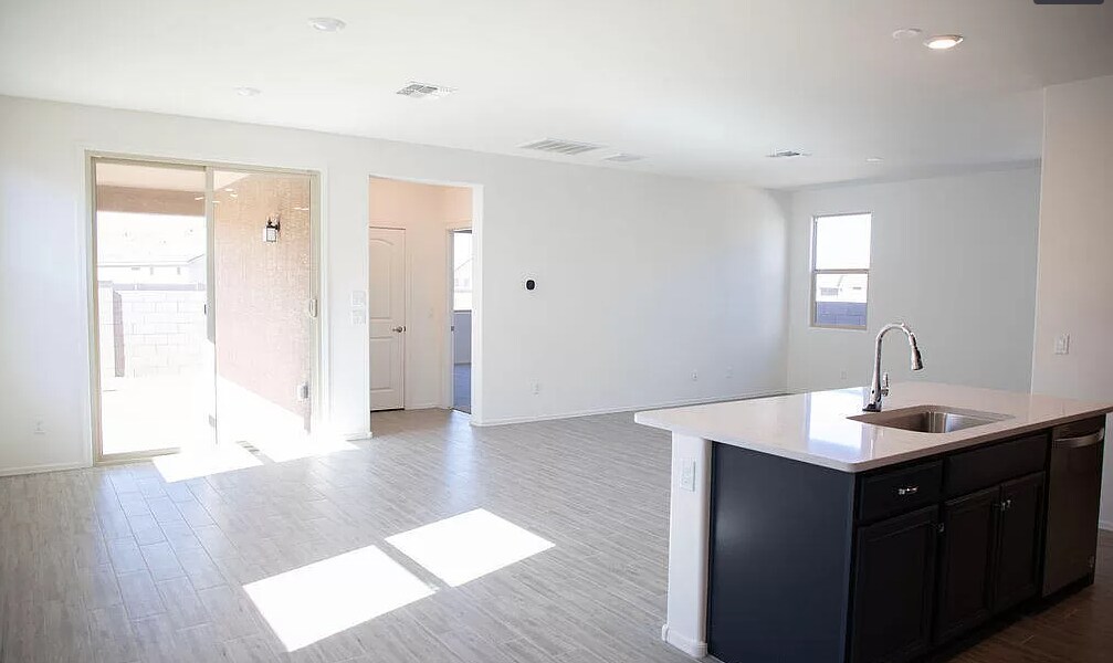Building Photo - 10671 W Harrigan Dr