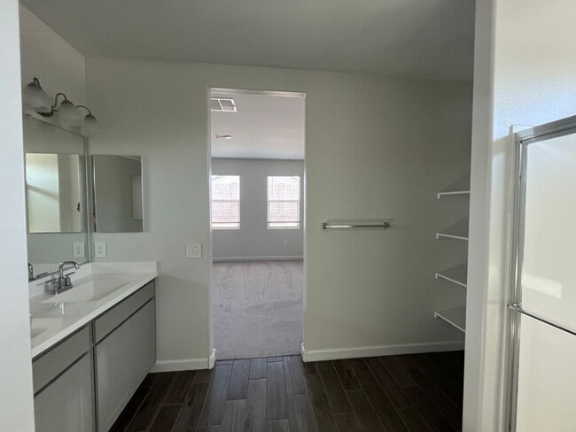 Building Photo - Modern 4-Bedroom Ranch-Style Corner Lot Home - *RENT SPECIAL*