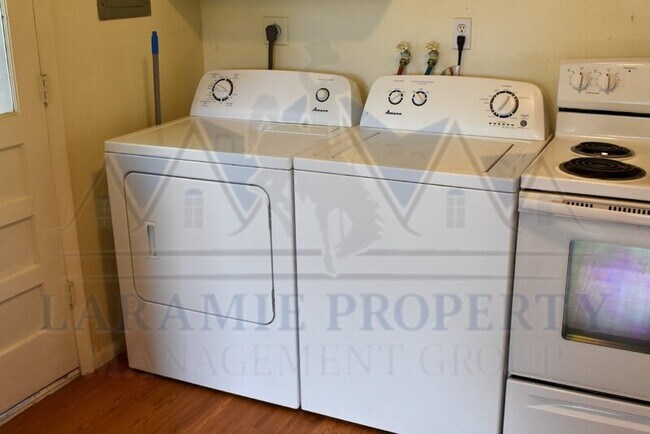 Building Photo - 107 S Taylor St