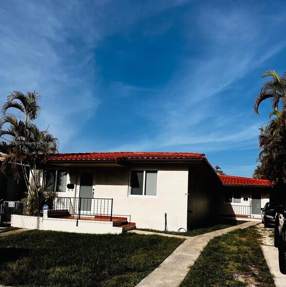 Building Photo - 2785 SW 33rd Ave