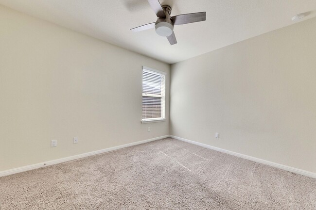 Building Photo - Amazing 4 bed, 2 bath home in North East Austin!