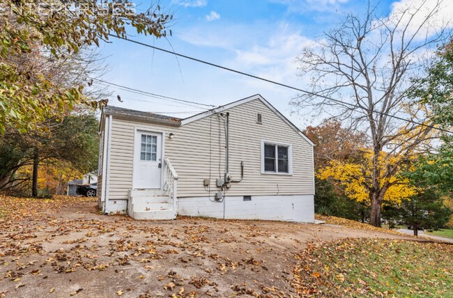 Building Photo - Charming 2-Bedroom Home on Quiet Valley View Circle - Enjoy Your First Month FREE with a 13-Month...