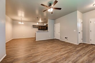 Building Photo - Charming Duplex in El Reno!