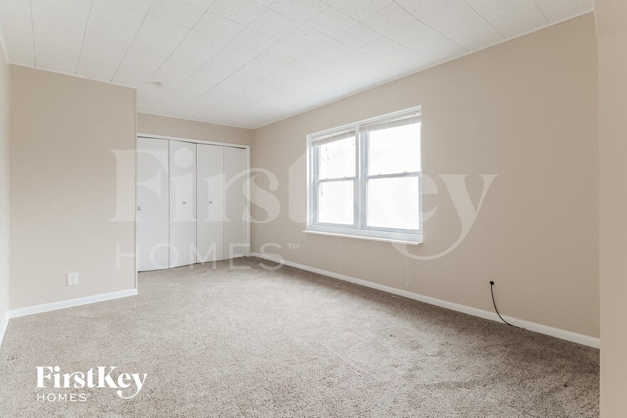 Building Photo - 301 E Division St