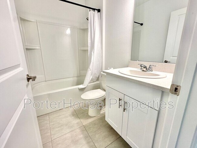Building Photo - 4847 Sunflower St