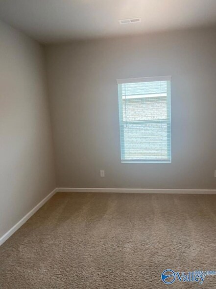Building Photo - 121 Rolling Grn Dr
