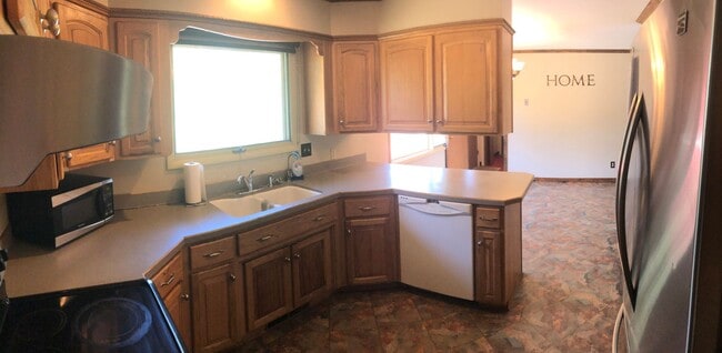 Building Photo - 3 Bed 2 Bath Single Family Home with Additional Space in Basement!