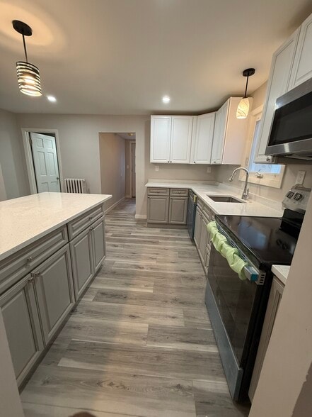 Building Photo - 13 Gladstone St