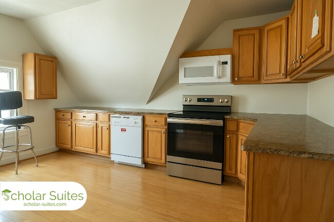 Building Photo - 18 Greylock Rd