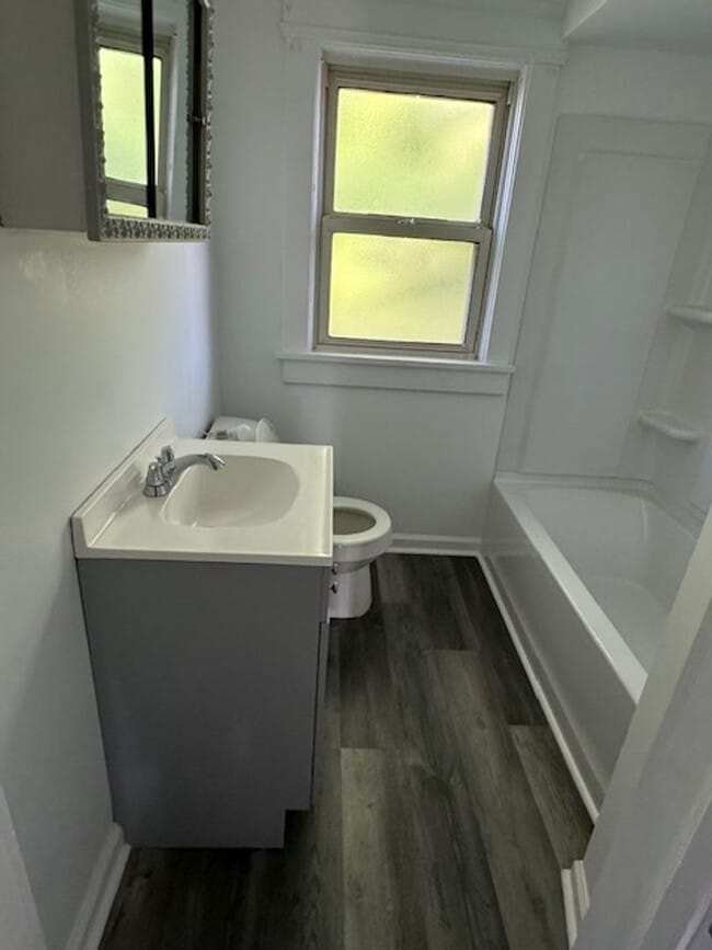 Building Photo - 3 bedroom