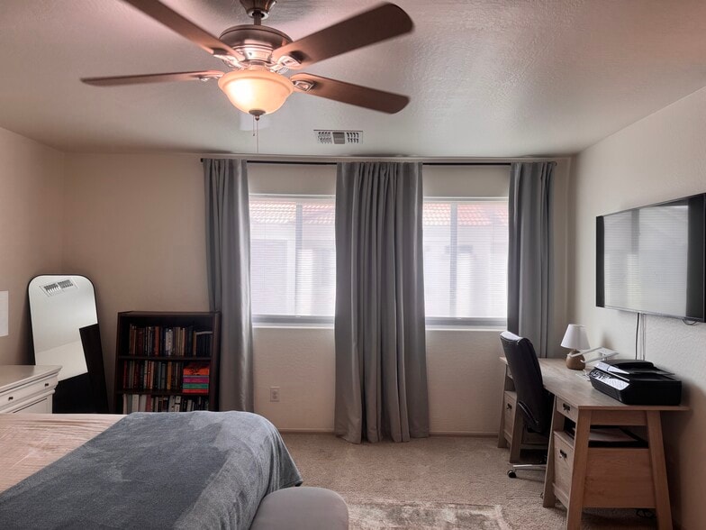 Building Photo - 125 N Sunvalley Blvd