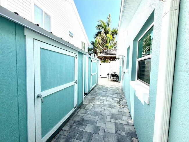Building Photo - 980 Boca Ciega Isle Dr