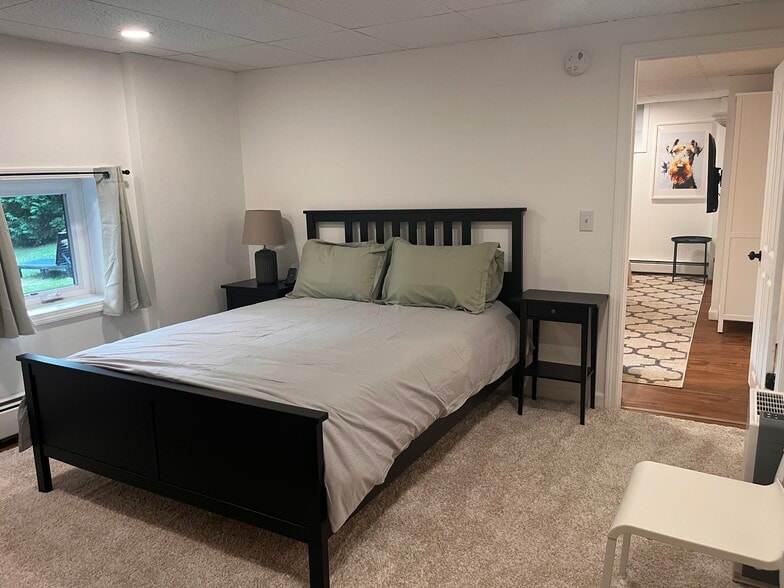 Building Photo - 266 Malletts Bay Ave