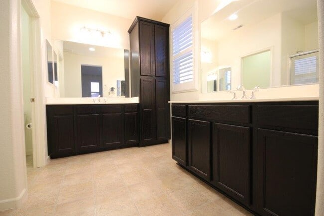 Building Photo - Gorgeous Elk Grove Home