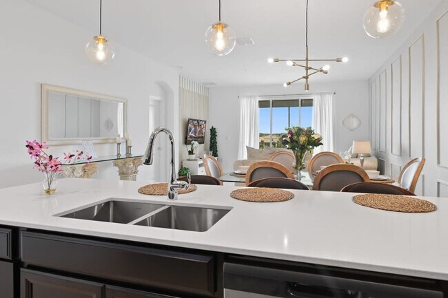 Building Photo - 1053 Splash Shot Pl