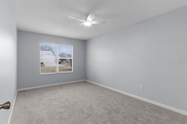 Building Photo - 807 Ramos Dr