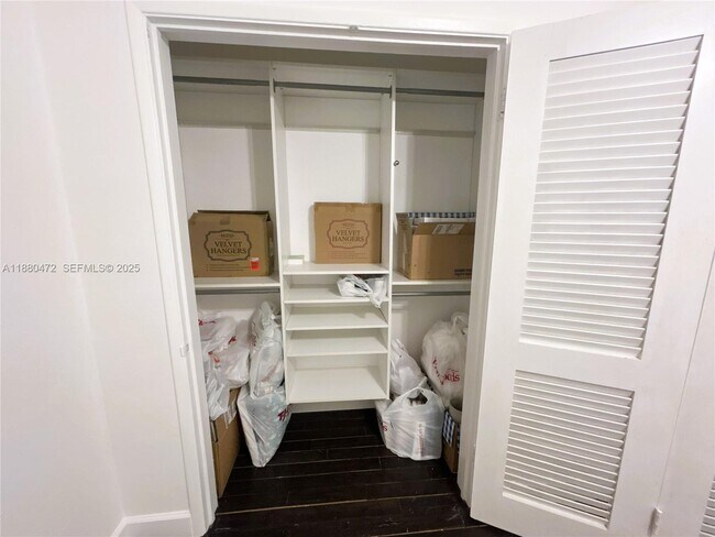 Building Photo - 6395 SW 42nd Terrace