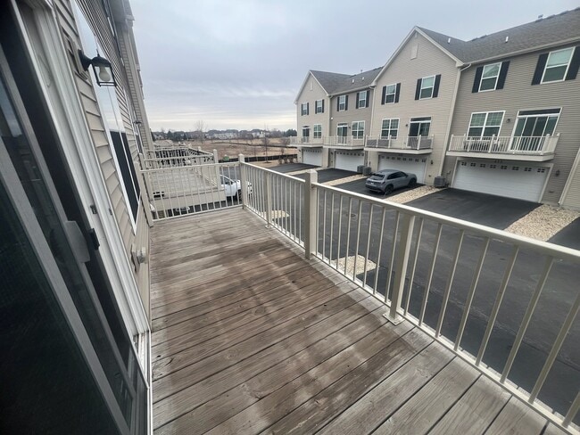 Building Photo - 285 Lakeshore Dr