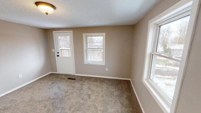 Building Photo - 11365 Stinson Ave