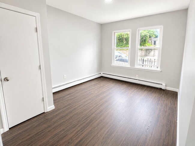 Building Photo - 175 Woodside Ave