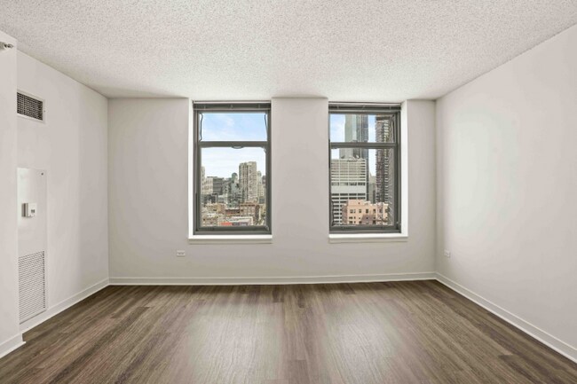 Building Photo - 580 W Kinzie St