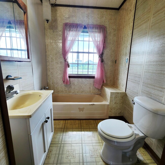 Building Photo - 1031 W Verdine St