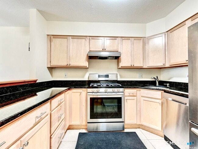 Building Photo - 122 Cottonwood Rd