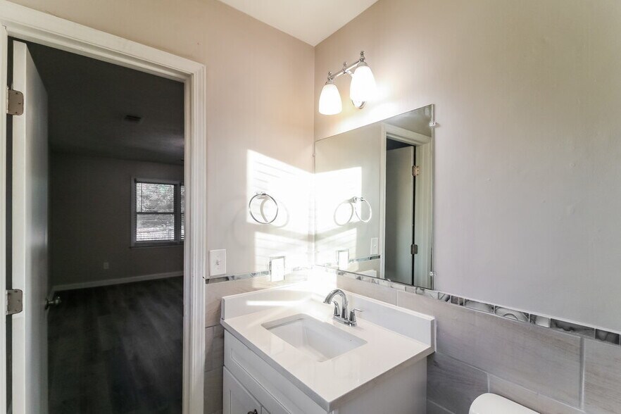 Building Photo - 796 Greenwood Trail SE