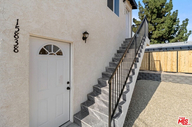 Building Photo - 15838 Chatsworth St