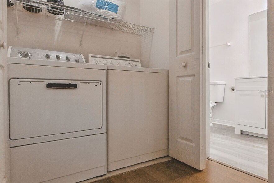 Building Photo - 1950 Summer Club Dr