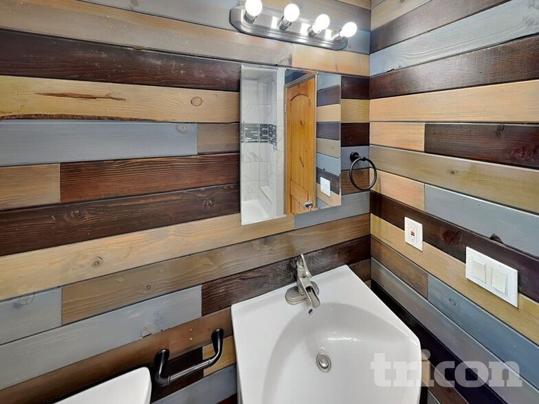 Building Photo - 12317 NE 33rd St