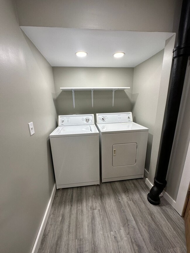 Building Photo - PP - 12 - Glendale