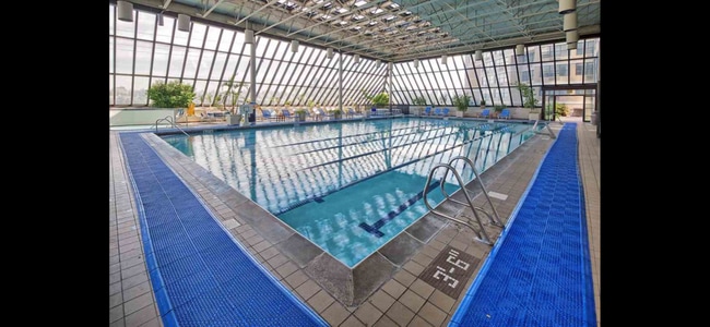 Indoor pool and Jacuzzi - 7004 Boulevard E