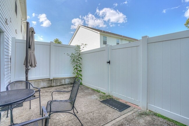 Building Photo - 107 Latimer Dr