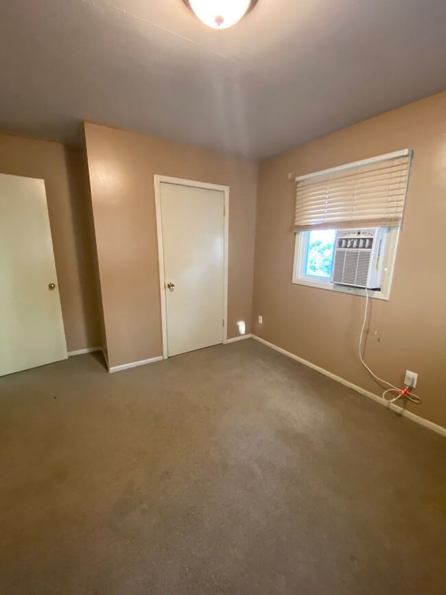 Building Photo - Johnson Duplex Apartments