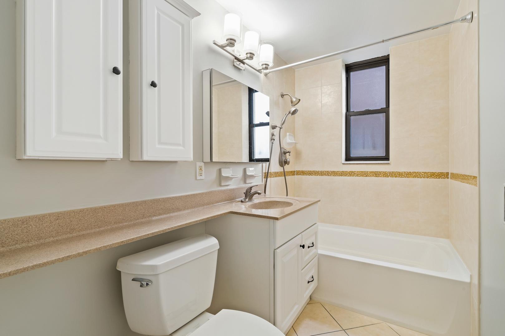 Building Photo - 755 Anderson Ave