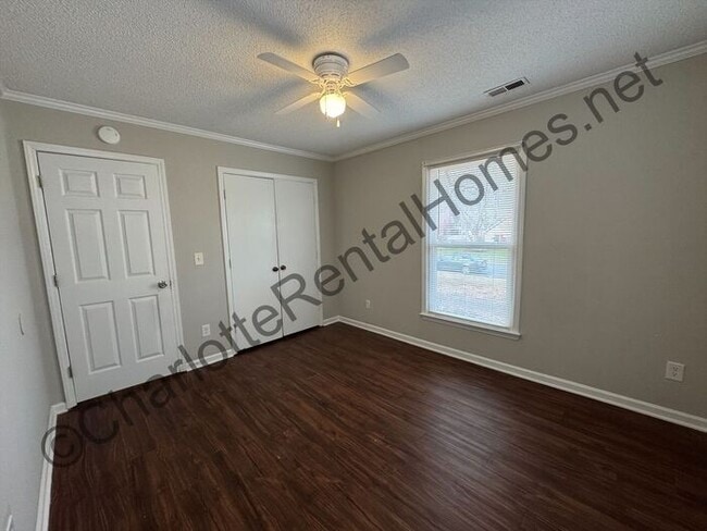 Building Photo - Nice 3 bedroom 2 bathroom home in Charlotte!